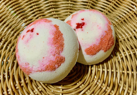 Red Clover & Tea Shower Bomb
